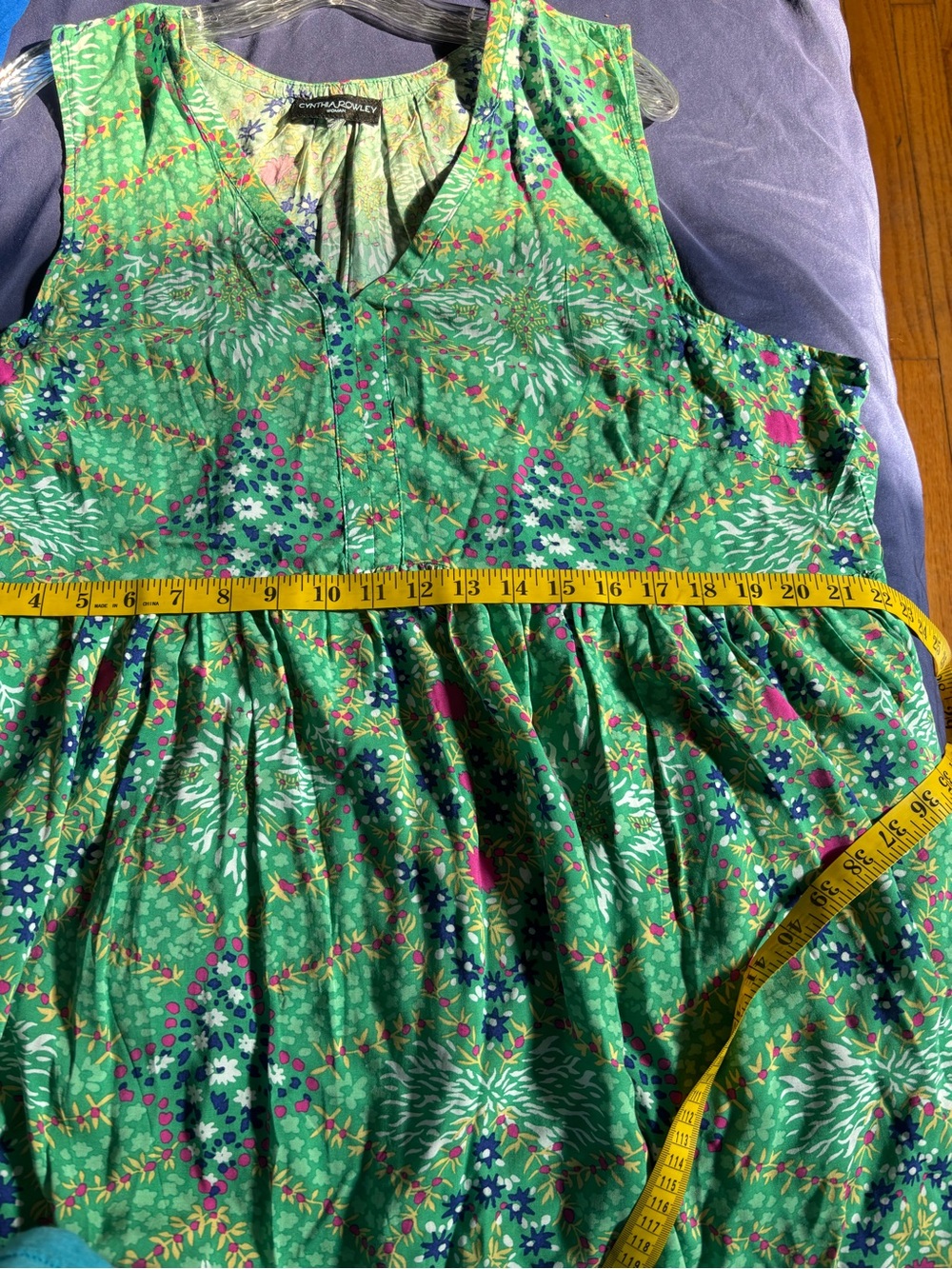 Cynthia Rowley Green Floral Peplum Tank with Split V-Neck - Picture 3 of 7